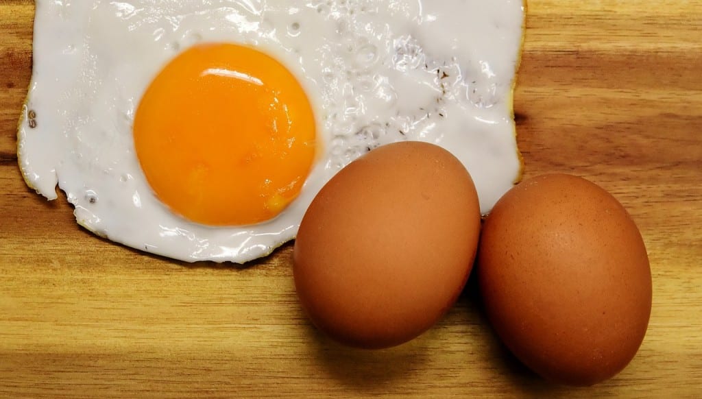 هل البيض المقلي يرفع الكولسترول