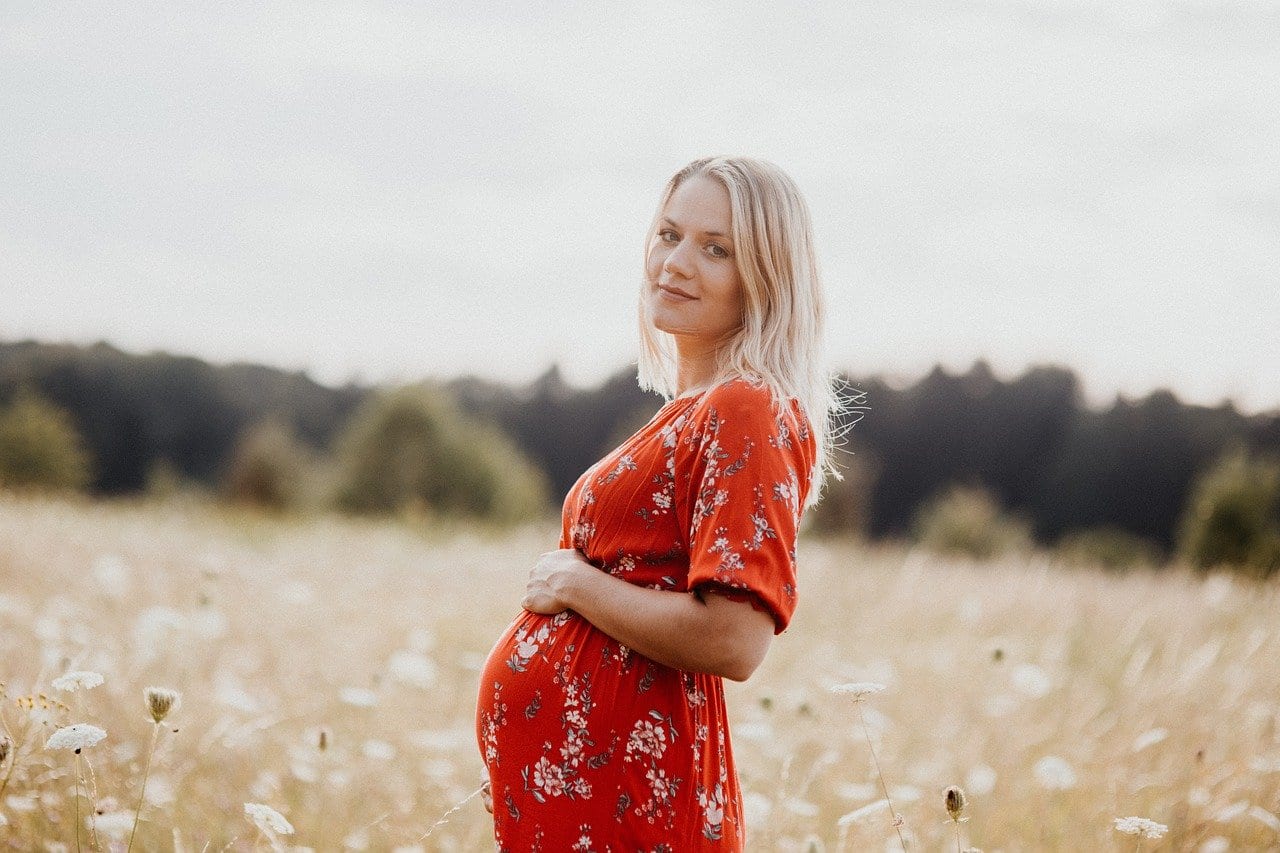 ما هي أعراض الحمل للبكر قبل الدورة الشهرية
