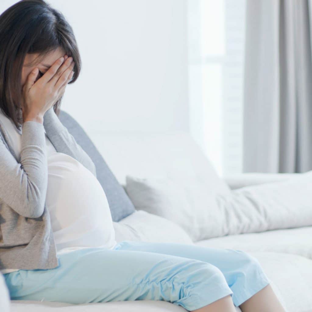أسباب حدوث نزيف يشبه نزيف الدورة الشهرية أثناء الحمل.