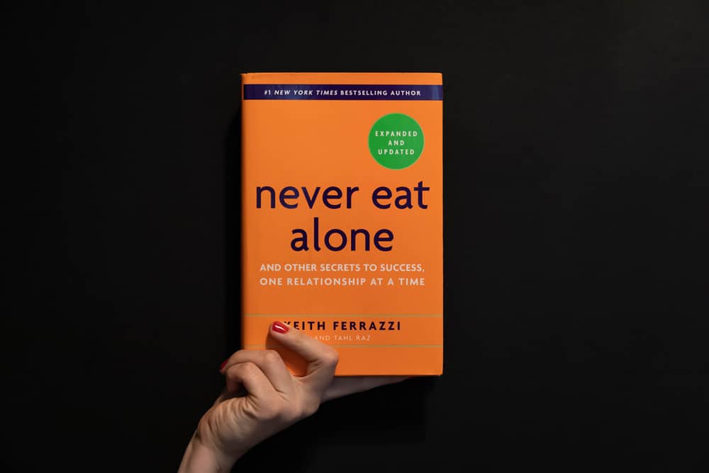 ملخص كتاب لا تأكل بمفردك