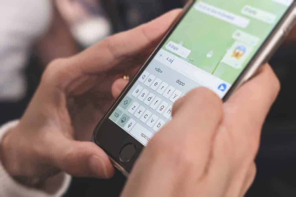 نقل محادثات واتساب من أندرويد إلى الأيفون iOS بدون كمبيوتر