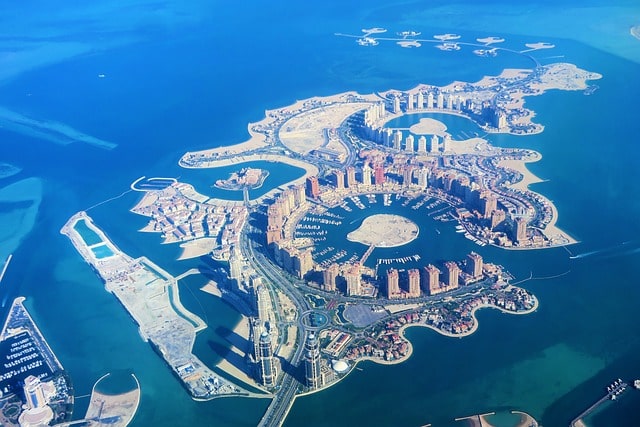 كم عدد سكان قطر المواطنين 2022